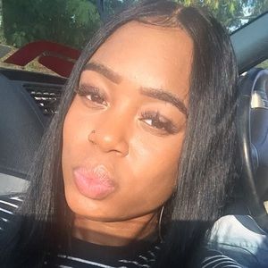 Meet your Posher, Eniola